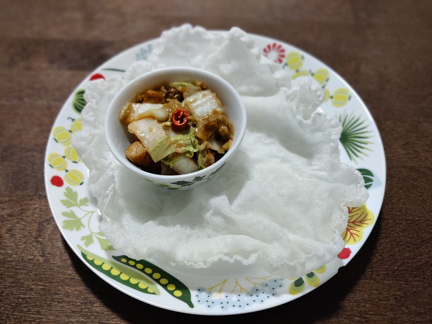 Maapähkinätofu rapealla riisipaperilla